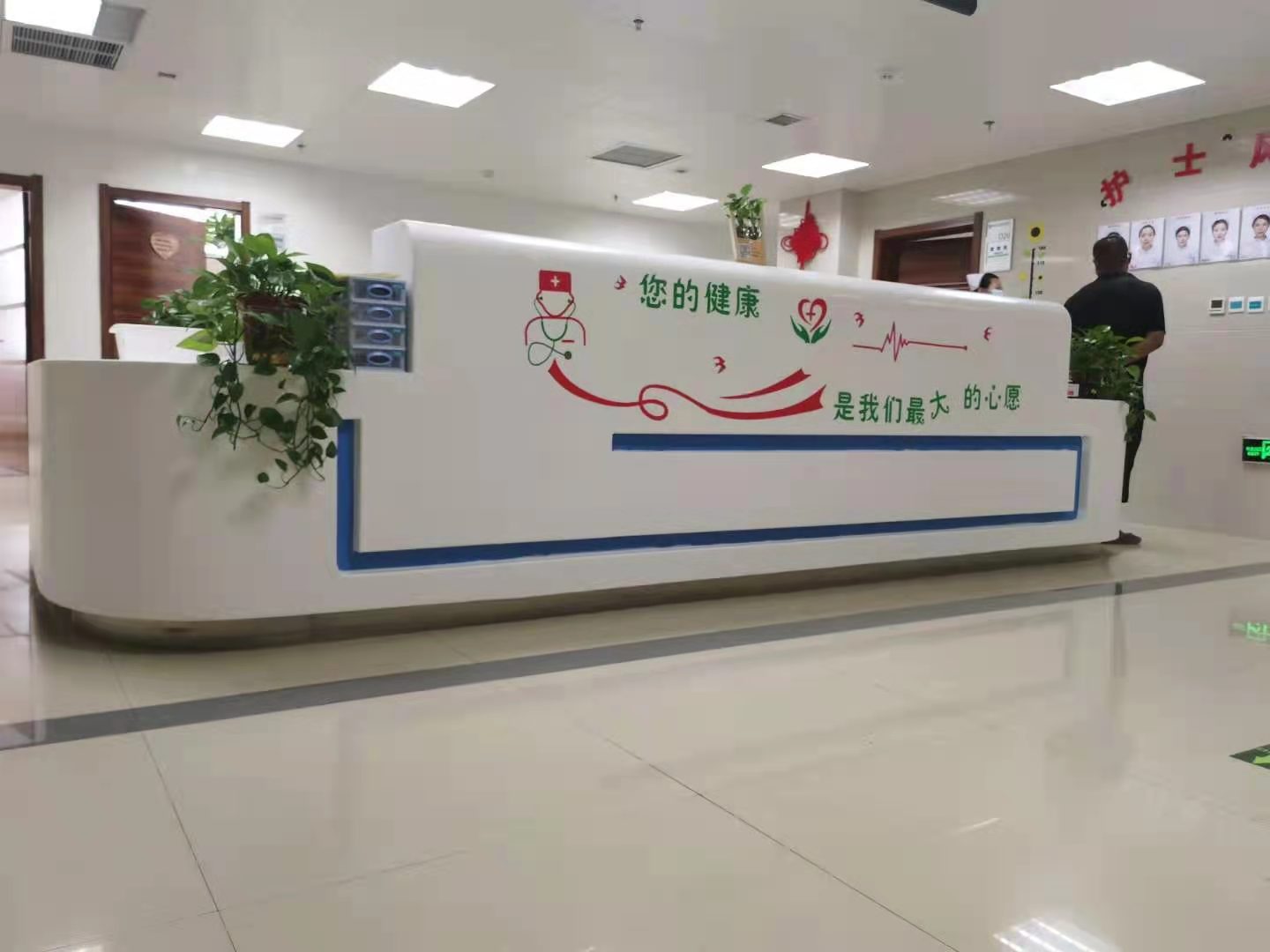 公司產(chǎn)品有兒童病床、單搖病床、醫(yī)療家具、治療臺(tái)、護(hù)理床、藥架等